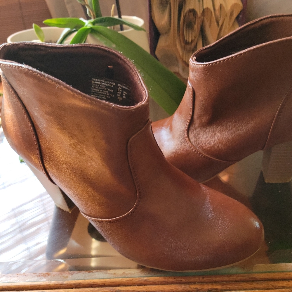 American Eagle Brown boots